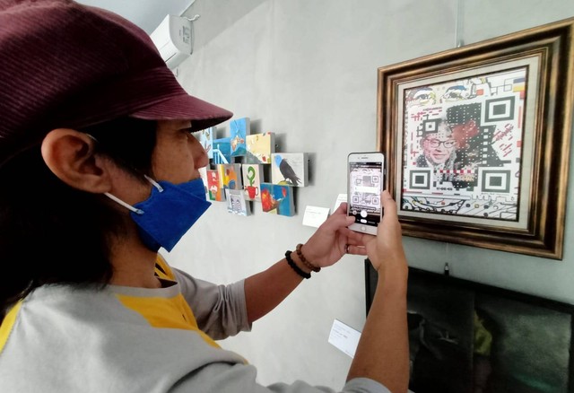 Karya lukis QR berjudul 'Proklamasi' milik Mr D yang ditampilkan dalam pameran 'Batas Luar'. Foto-foto: Masruroh/Basra