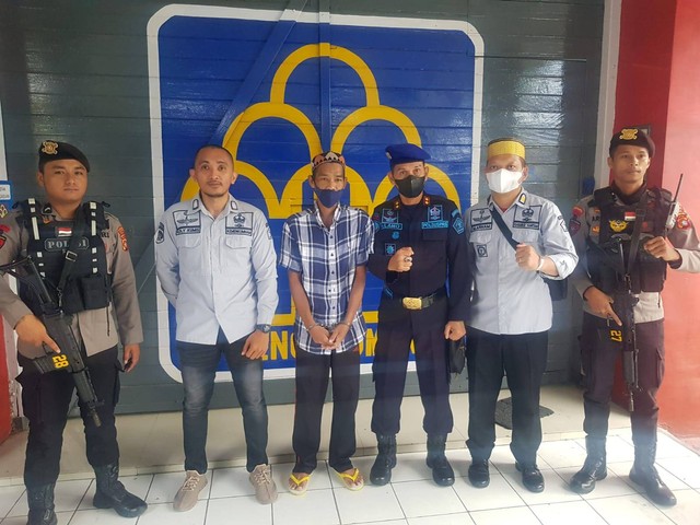 1 orang napi Rutan Majene Vonis Seumur Hidup Dipindahkan ke Lapas Makassar, Sumber : Humas Rutan Majene