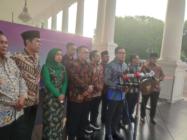 Presidium KAHMI usai bertemu Jokowi. Foto: Wisnu Prasetiyo/kumparan