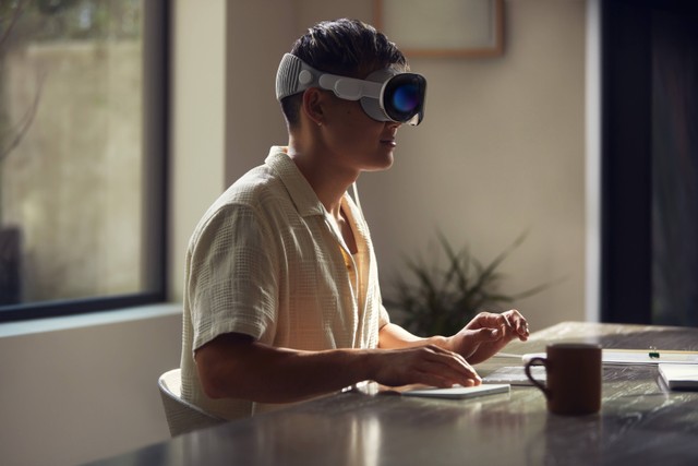 Redefining Digital Worlds Apple’s AR and VR Endeavor
