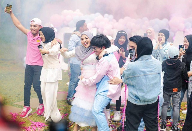 Acara gender reveal anak kedua Atta Halilintar dan Aurel Hermansyah. Foto: Instagram/@attahalilintar