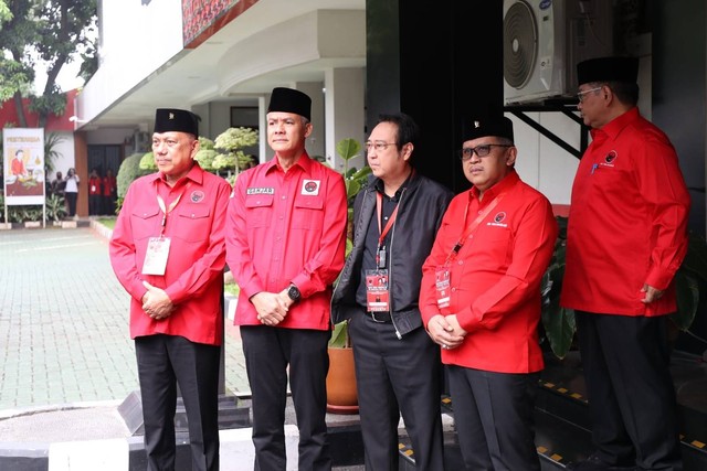Bacapres PDIP Ganjar Pranowo bersama Sekjen PDIP Hasto Kristiyanto menghadiri Rakernas ke III PDIP di Sekolah Partai Lenteng Agung, Jakarta Selatan, Selatan (6/6/2023). Foto: PDIP