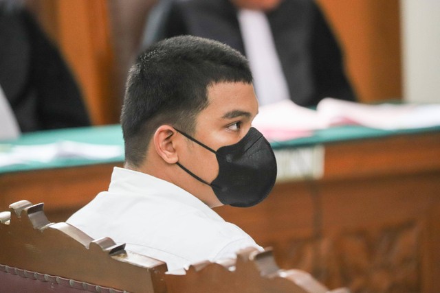 Shane Lukas menjalani sidang perdana dengan agenda mendengarkan dakwaan di PN Jaksel, Selasa (6/6/2023). Foto: Jamal Ramadhan/kumparan