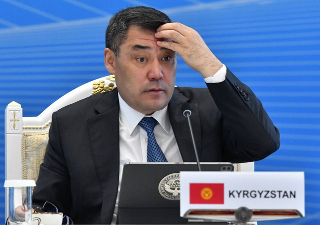 Presiden Kyrgyz Sadyr Japarov menghadiri KTT Uni Eropa-Asia Tengah kedua di kota Cholpon-Ata, sekitar 250 km dari ibu kota Bishkek, pada 2 Juni 2023.  Foto: Vyacheslav Oseledko / AFP