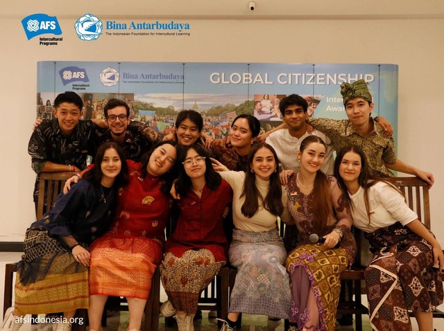 Para siswa asing (hosting) AFS tahun 2022-2023. Foto: dok. Yayasan Bina Antarbudaya