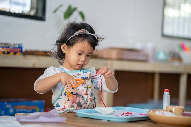 Ilustrasi anak belajar dengan metode Montessori. Foto: Shutterstock