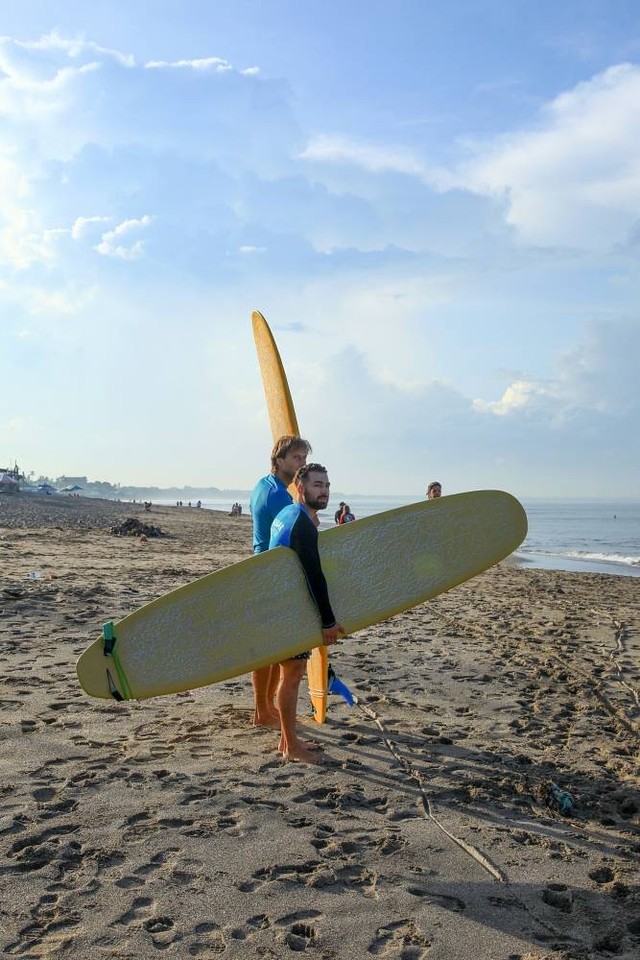 Ilustrasi Turis Asing di Bali. Foto: Shutter Stock