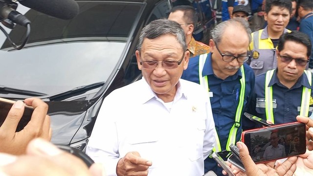 Menteri Energi dan Sumber Daya Mineral (ESDM) Arifin Tasrif meninjau proyek pembangunan transmisi gas bumi Cirebon - Semarang tahap 1, ruas Batang - Semarang. Foto: Dok. Istimewa