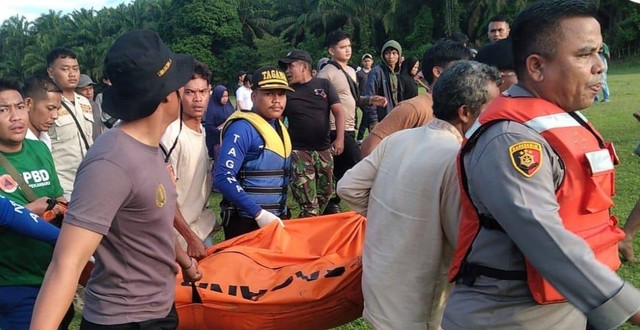 Chandra Ari Kusuma (19 tahun), mahasiswa Politeknik Caltex, yang tenggelam di Sungai Kampar, Pulau Cinta, Kabupaten Kampar, Riau, ditemukan. Foto: Dok. Istimewa