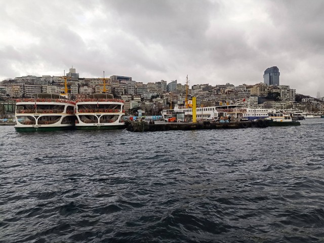 Dok. Pribadi. Kota Istanbul dari atas Kapal di Selat Bosphorus