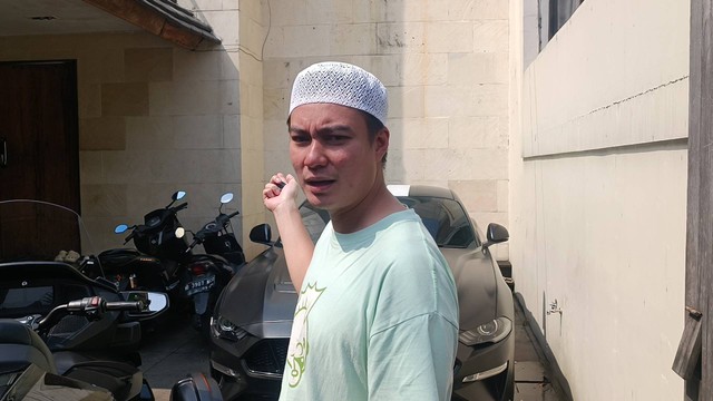 Baim Wong soal belum jadi berangkat Haji, ditemui di kediamannya, kawasan Tanah Kusir, Jakarta Selatan, Kamis (8/6/2023). Foto: Giovanni/kumparan