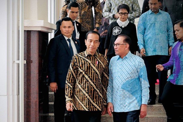 Presiden Joko Widodo bertemu Perdana Menteri (PM) Malaysia Anwar Ibrahim di Kompleks Seri Perdana, Putrajaya, Malaysia, pada Kamis (8/6/2023). Foto: Laily Rachev/Biro Pers Sekretariat Presiden