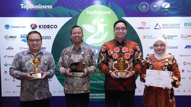 PTBA borong 3 penghargaan TOP CSR Awards.  Foto: Dok. PTBA