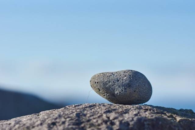 Ilustrasi jenis batuan sedimen. Foto: Unsplash/Wolfgang Hasselmann