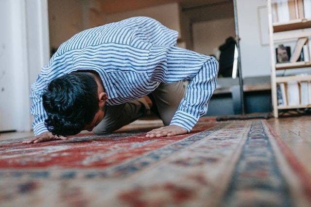 Ilsutrasi niat sholat hajat. Foto: Pexels/Michael Burrows.