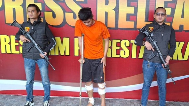 Polisi di Pekanbaru tembakkan 4 peluru di kaki jambret yang sudah 20 kali beraksi. Foto: Dok. Istimewa