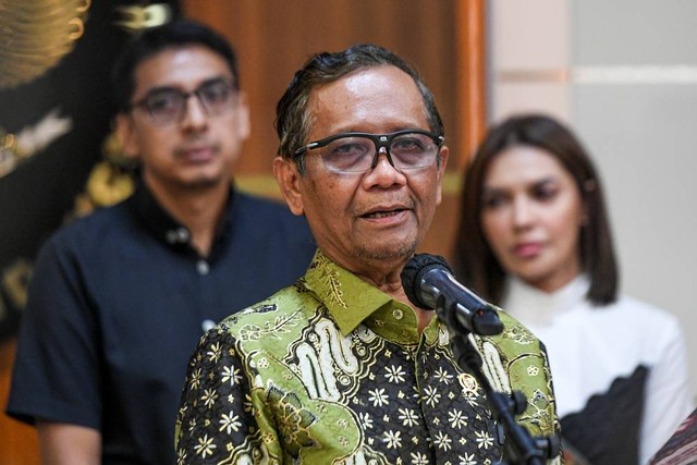 Mahfud MD bersama Tim Percepatan Reformasi Hukum. Foto: Hafidz Mubarak A/ANTARA FOTO