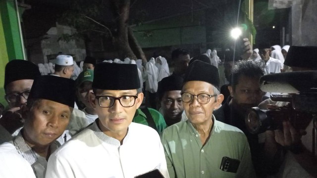 Menteri Pariwisata dan Ekonomi Kreatif (Menparekraf) Sandiaga Uno menghadiri acara Silaturahmi dan Dialog Tokoh Agama dan Santri di Pondok Pesantren Al Itqon, Kota Semarang, Jawa Tengah.  Foto: Intan Alliva/kumparan