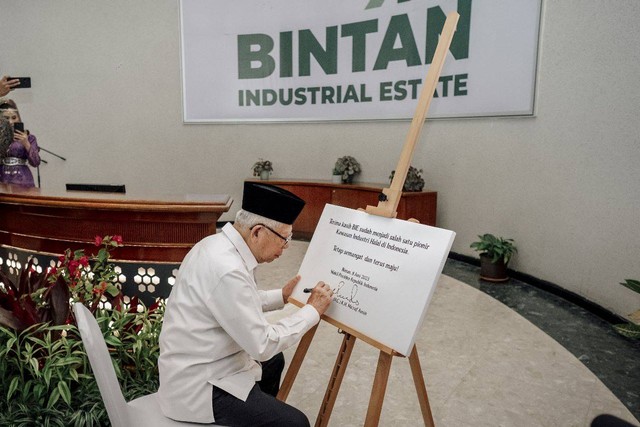 Wakil Presiden Ma'ruf Amin saat mengunjungi Bintan Inti Halal Hub. Foto: Dok. BPMI Setwapres