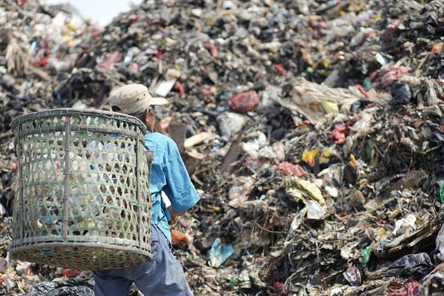 Sampah plastik masih menjadi permasalahan besar di Indonesia
