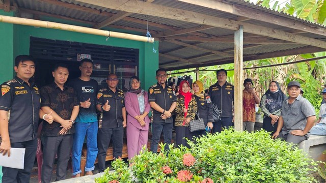 Tim Advokat LBH PD VIII FKPPI Lampung saat mendampingi keluarga korban. | Foto: Dok LBH PD VIII FKPPI Lampung