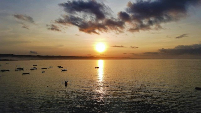 Pantai Pangandaran yang Indah dan Menakjubkan, https://www.pexels.com/photo/pangandaran-beach-in-jawa-barat-indonesia-12895541/