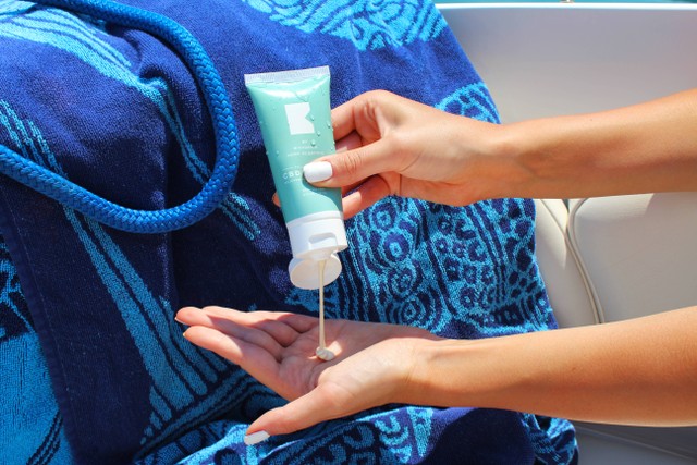 Cara Pemakaian Sunscreen untuk Lindungi Kulit, Foto: Unsplash: BATCH by Wisconsin Hemp Scientific