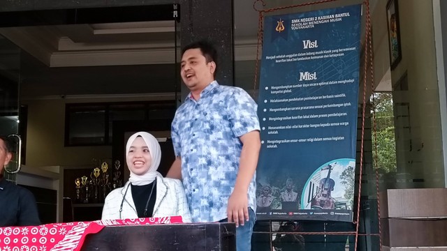 Putri Ariani saat di sekolahnya di SMKN 2 Kasihan atau dikenal sebagai Sekolah Menengah Musik (SMM) Yogyakarta, Kasihan, Kabupaten Bantul, Minggu (11/6/2023). Foto: Arfiansyah Panji/kumparan