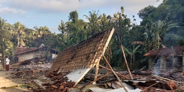 Anak di Pamekasan Diduga Bakar Rumah Milik Orang Tuanya 