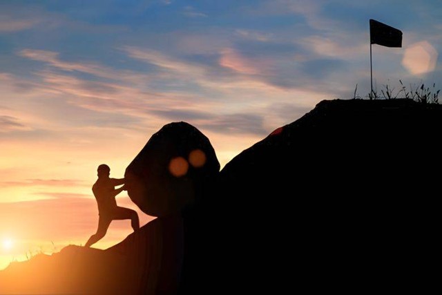 Ilustrasi silhouette businessmen face tolerance succeed. Sumber: Shutterstock