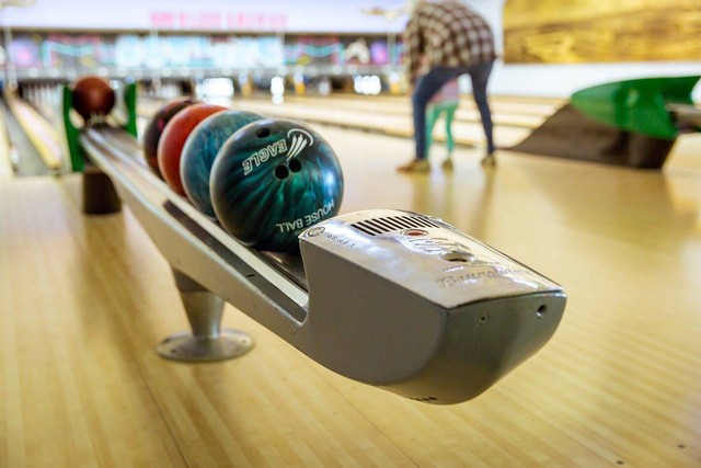 Ilustrasi cara bermain bowling. Sumber foto: Pixabay