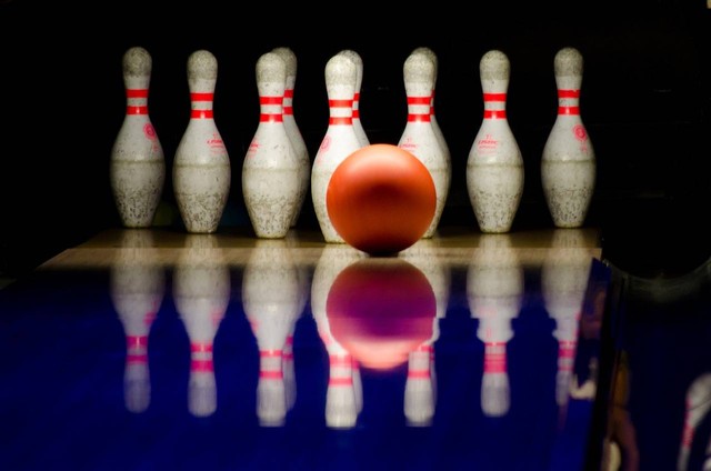 Ilustrasi Pin Bowling. Sumber foto: Pixabay