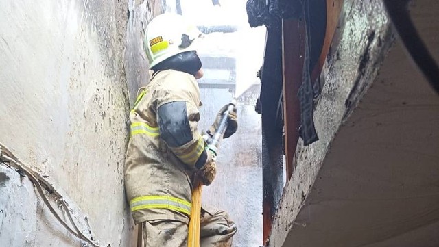 Rumah kontrakan di Cengkareng, Jakarta Barat, terbakar. Foto: Dok. Istimewa