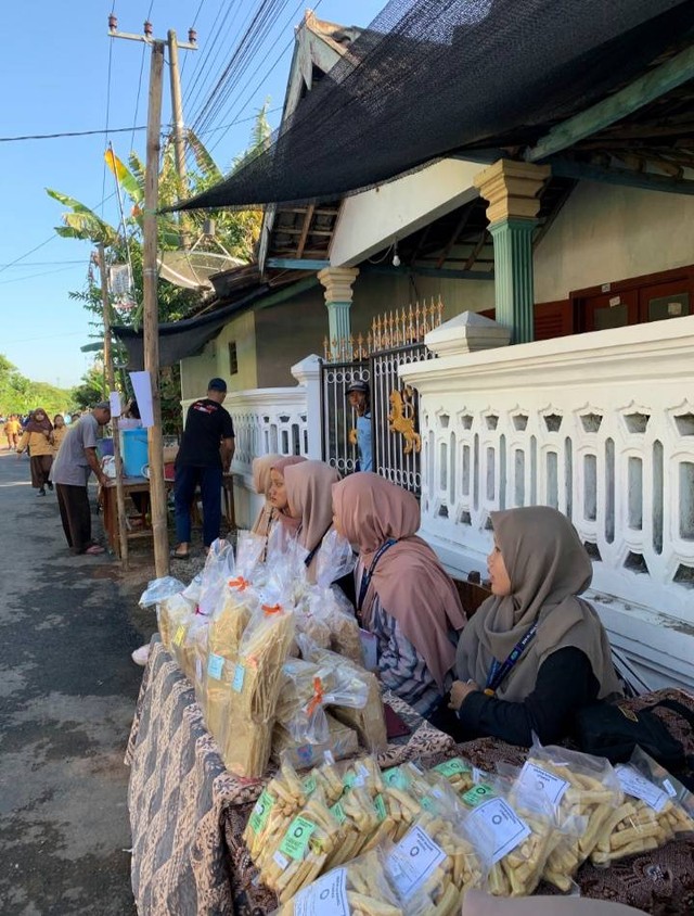 Bazar UMKM menjadi salah satu program pengembangan potensi desa Tempel Wetan