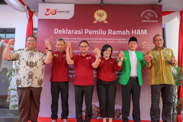 Plt Ketua Umum PPP Muhamad Mardiono bersama Komnas HAM mendeklarasikan Pemilu Ramah HAM di Kantor Komnas HAM, Menteng, Jakarta Pusat, Minggu (11/6/2023). Foto: Dok. Istimewa