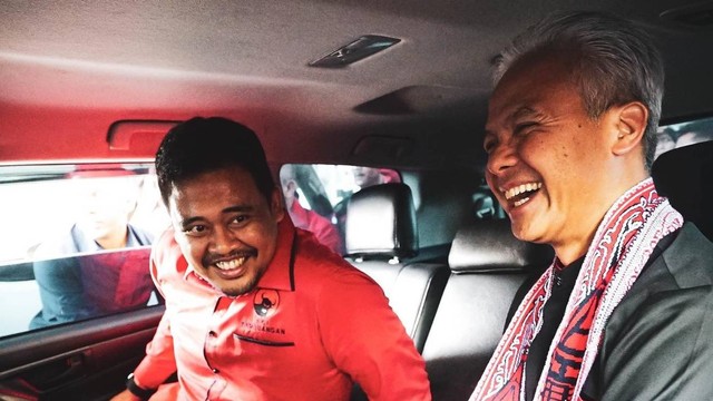 Ganjar semobil dengan Bobby Nasution. Foto: Instagram/@ganjar_pranowo