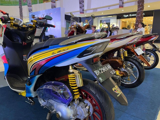 Grand final kontes modifikasi motor Yamaha CustoMAXI & Yard Built 2023 di Cibinong City Mall, Bogor, Jawa Barat (10/6). Foto: Sena Pratama/kumparan