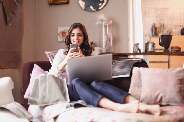 DM adalah salah satu fitur yang digunakan banyak orang di media sosial. Foto: Pexels.com