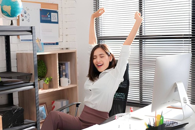 Ilustrasi asian working women relaxed work. Sumber: Shutterstock