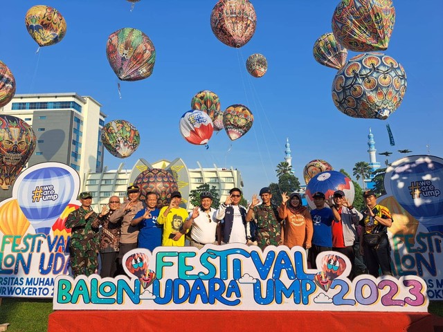 UMP-Bank Jateng Syariah Purwokerto Sukses gelar Festival Balon Udara