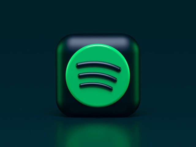 Ilustrasi Cara Menonaktifkan Shuffle di Spotify, Begini Tutorialnya. Foto: Unsplash.com/Alexander Shatov