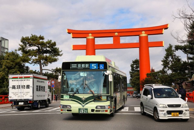 Ilustrasi bus kota di Kyoto, Jepang. Foto: Tupungato/Shutterstock