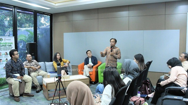 Momen berbagi praktik baik, Mangrove Coffee Talk pada 31 Mei lalu, yang dihadiri perwakilan lembaga, organisasi, dan korporasi yang concern terhadap kelestarian lingkungan hidup.