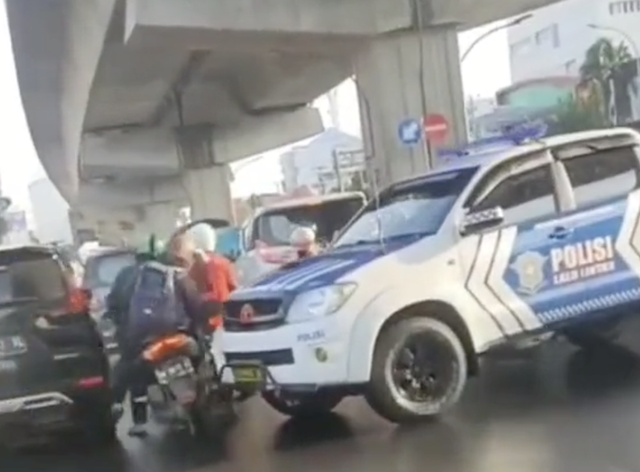 Saat penabrakan terjadi. Dok: TikTok @reskyikki26