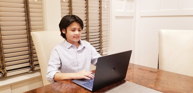 Kairan Quazi, pemuda berusia 14 tahun, direkrut oleh SpaceX sebagai software engineer. Dia juga lulusan S1 termuda sepanjang sejarah Santa Clara University. Foto: kairanquazi1/Twitter
