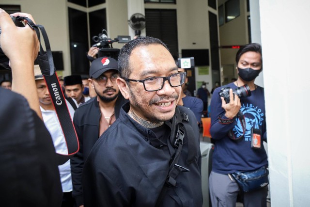 Ayah David Ozora, Jonathan Latumahina, tiba untuk menjadi saksi dalam sidang Mario Dandy dan Shane Lukas, di Pengadilan Negeri Jakarta Selatan, Selasa (13/6/2023). Foto: Jamal Ramadhan/kumparan