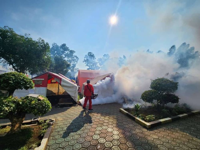 Fogging Area Tenda Hunian Warga Binaan Lapas Cianjur oleh Dinkes Kabupaten Cianjur