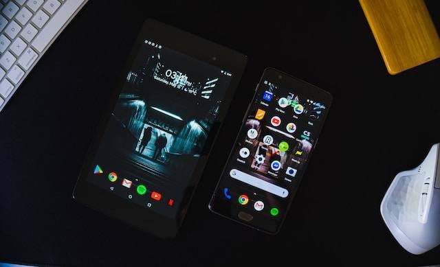 Ilustrasi cara memperbaiki play store yang tidak bisa dibuka, Foto oleh The Average Tech Guy di Unsplash