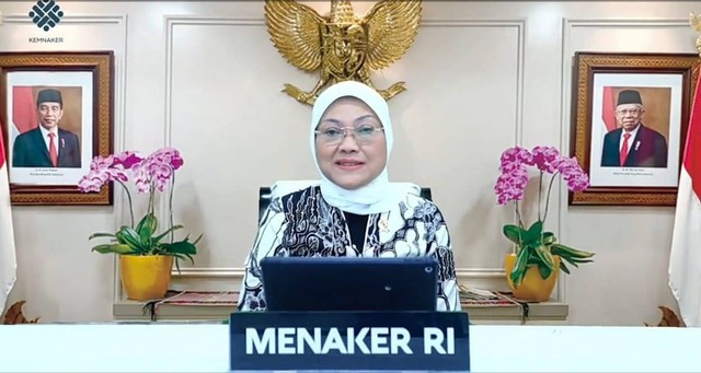 Menteri Ketenagakerjaan Ida Fauziyah saat menyampaikan pencanangan sektor perkebunan kelapa sawit terbebas pekerja anak. Foto: Kemnaker