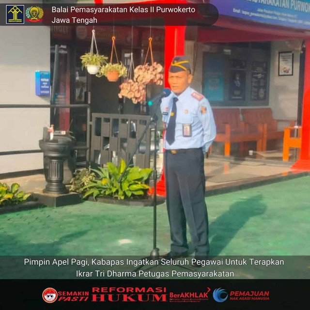 Foto Kabapas saat pimpin apel pagi di Bapas